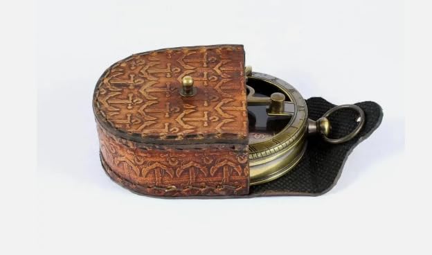 Reloj de sol antiguo de latón con brújula y estuche de cuero, instrumento náutico vintage, coleccionable marítimo, brújula de bolsillo funcional para exteriores, senderismo y camping miniatura 4