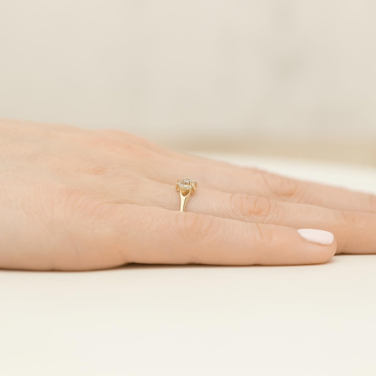 MARKO Damenring aus 8 Karat (333) Echtgold – Feiner Goldring mit weißem, blauem oder hellblauem Stein