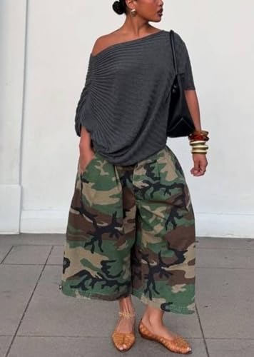 Image of Women's Barrel Camo Pants High Waisted Wide Leg Peated Palazzo Camouflage Capris Baggy Y2k Army Fatigue Trousers