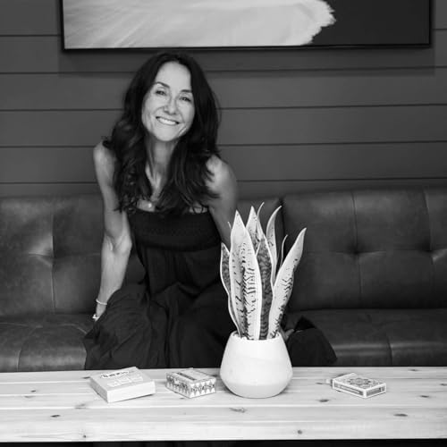 Becoming a Masterpiece: Trusting God, Change and the Art of Midlife with Guest Linda Crawford