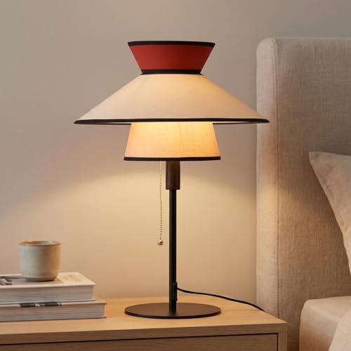 Alpinaluz Lampe de Table Vintage Moderne avec Triple Abat-jour en Tissu Rouge Brique, Bois et Beige, Base Métallique Noire et Détail en Bois, Style Retro Moderne pour Salon et Chambre