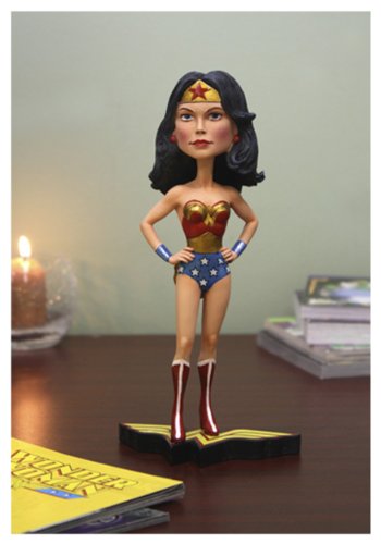 Wonder Woman figurine anti stress pour chasser l'ennui sur le bureau de travail
