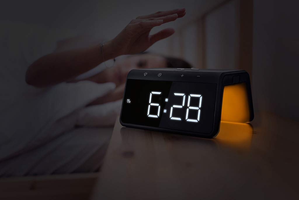 Caliber Sveglia Digitale con Luce, Display dimmerabile, Doppio Allarme e Stazione di Ricarica Rapida, per Bambini e Chi Dorme Profondo, Allarme Forte, Orologio Digitale