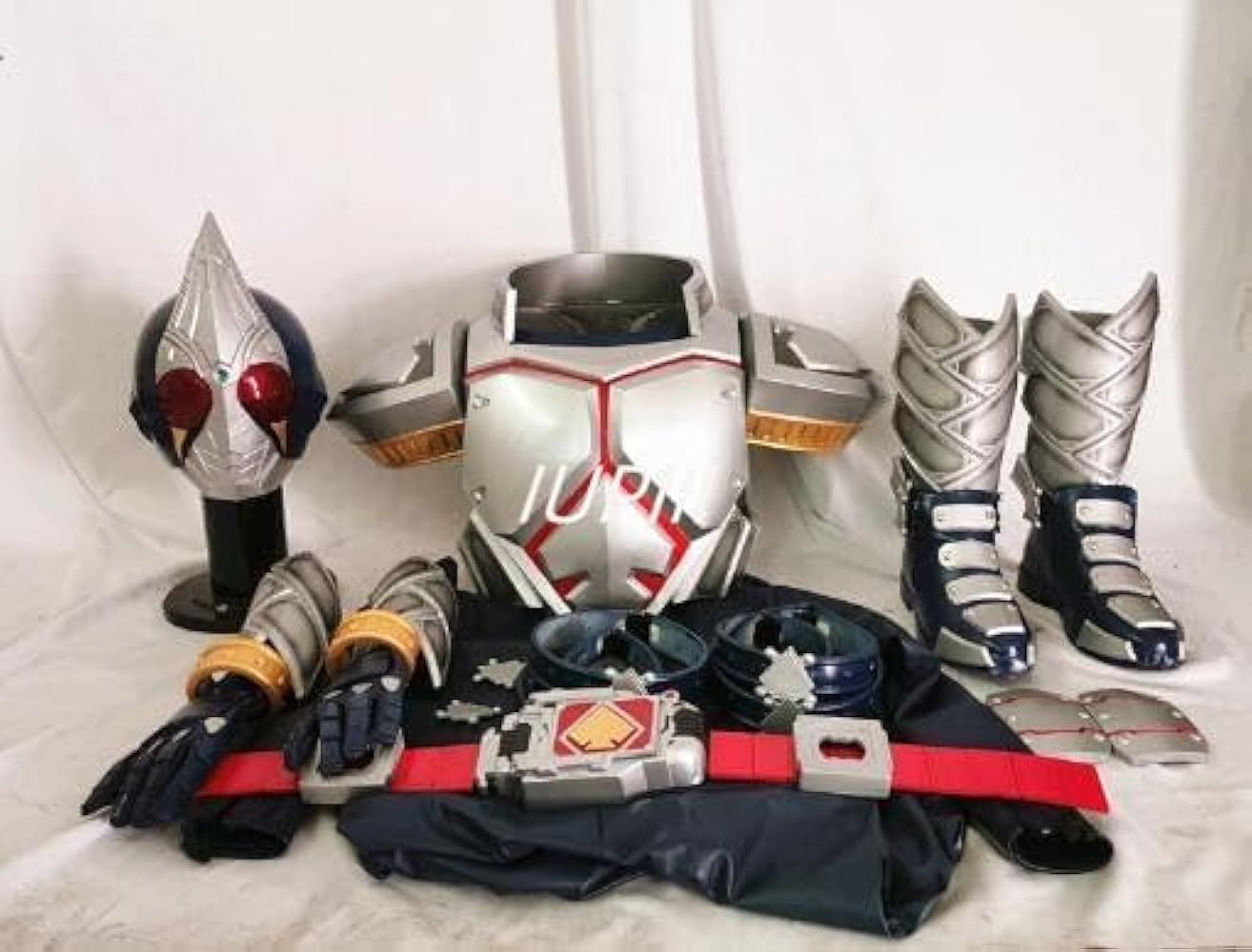 美品 仮面ライダーブレイド（剣骑）　コスプレ用マスク 楽天市場】仮面ライダーブレイド 1/2スケールマスク : MEDICOM