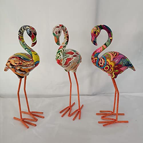 Terrasse et fête ornées d'une sculpture d'oiseau en résine esthétique
