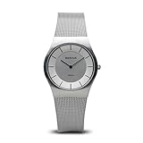 Die Uhr ist bis zu fünf ATM / 50 Meter wasserdicht und geschützt gegen Spritzwasser; Sie kann beim Duschen und beim kurzen Schwimmen, aber nicht zum Schnorcheln oder Tauchen getragen werden