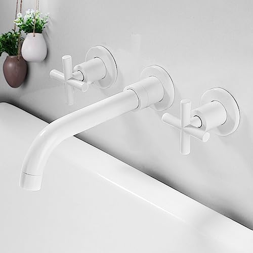 Robinet mural doré pivotant pour optimiser l'espace lavabo - 2