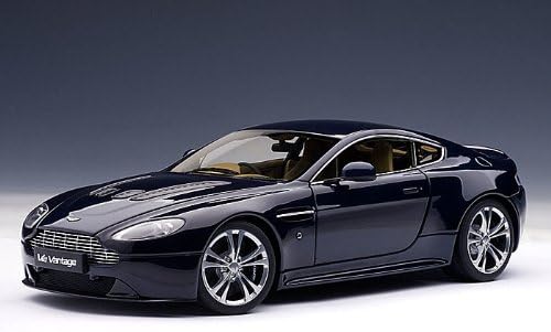 豪華で新しい 未展示品 オートアート 1/18 未展示品 オート アストン