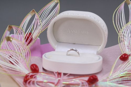 Amazon | 顔合わせ 婚約記念品 指輪台(木製・扇台)B【鳳凰】赤 | 祝儀