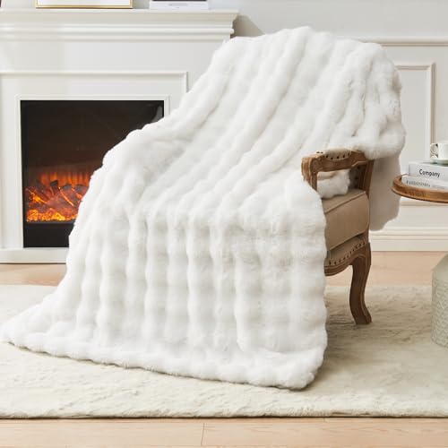 EMME Manta de piel sintética tamaño King, color blanco, manta acogedora de conejo de burbujas grandes para sofá, manta gruesa de felpa peluda, 108 x 90 pulgadas