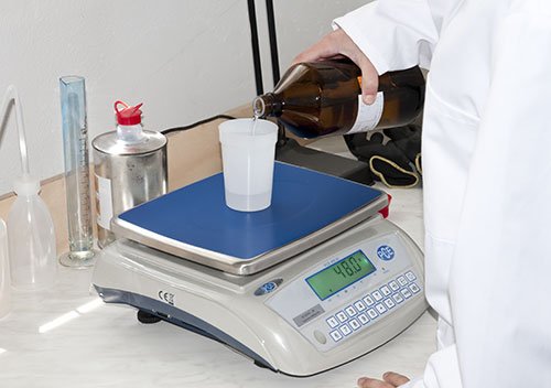 PCE Instruments PCE-WS 30 Tabletop Scale, for Weighing Applications, Measures up to 30 kg, Along with a Clear LCD Display and Tare Function
