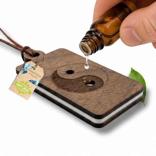 Duftbaum Auto [Yingyang] Holz Diffuser für ätherische Öle, 100% Nussbaum, Auto Duft mit verschiedene Designs, wiederverwendbar mit Filzpad, Handgefertigt in Bayern, Eleganter Lufterfrischer