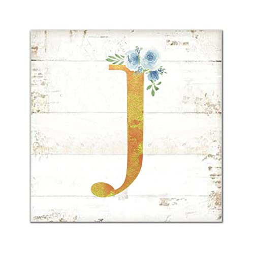 Lettre de l'alphabet J en bois dorée : solution déco murale pour sublimer un mur vide