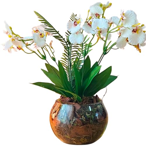 Arranjo de Orquídeas Brancas artificiais em vaso de vidro transparente.