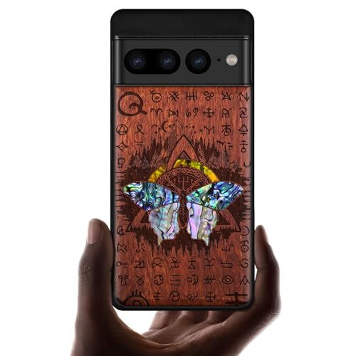 Coque Pixel 7 Pro bois gravé motif papillon celtique une idée cadeau unique