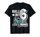 Rollin' into 6 ist ein süßes 6. Geburtstag Big Rig Semi Trailer Truck Shirt für Jungen, Mädchen, Kinder oder Truck-Liebhaber, die 6. Mit einer großen Rig-Grafik ist dieses tolle 6. Geburtstag Big Rig-Shirt für Jungen sicher ein Hit auf jeder Trucker-Geburtstagsparty-Thema.