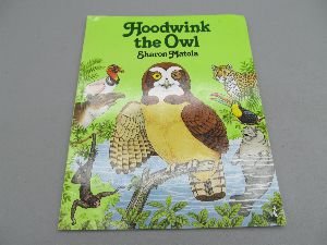 Paperback Hoodwink the owl Book