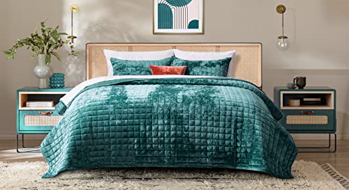 image for RECYCO Luxury Velvet Quilt Set Full Queen Size, Lightweight Velvet Com