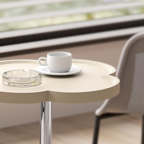 Petite table d'appoint irrégulière pour un balcon cocooning et cosy