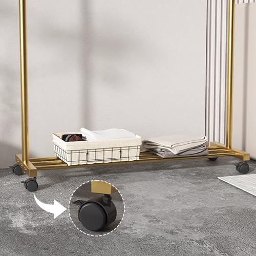 Penderie à vêtements avec étagères pour optimiser le rangement