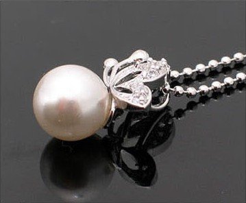 Korean version of the butterfly beads diamond necklace pearl necklace