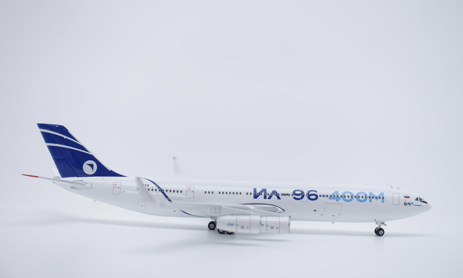 ★ネスレス様★IL-96-400M UAC ハウスカラー 1/400 ☆ネスレス様☆IL-96-400M UAC ハウスカラー 1/400 - メルカリ