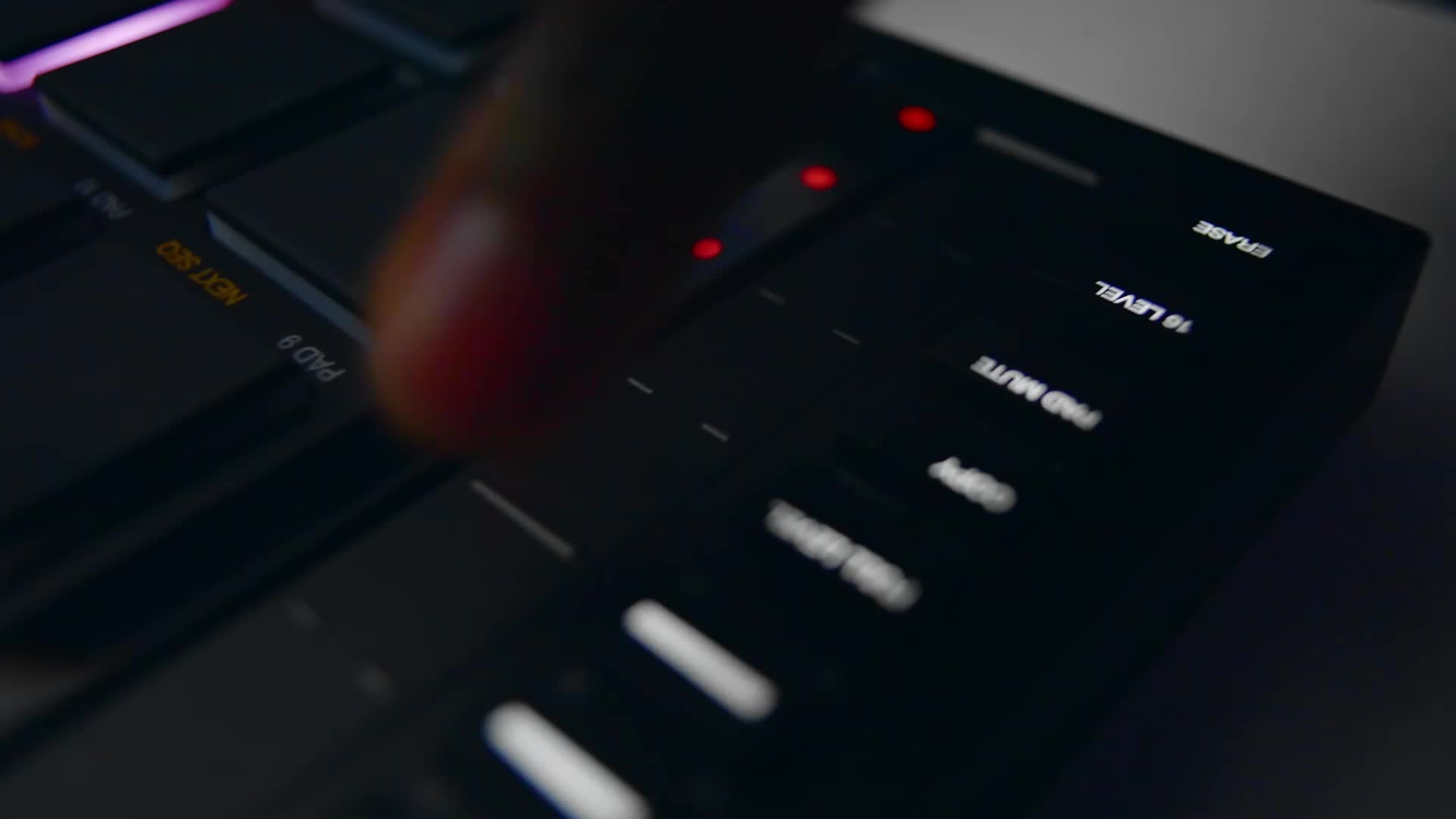 Amazon | Akai Professional MIDIコントローラー RGBバックライト付き