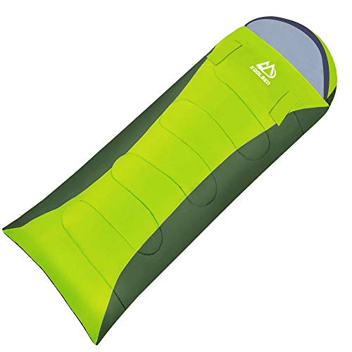 寝袋 封筒型 防水シュラフ KOOLSEN 春 夏 秋 冬 オールシーズン 丸洗い可能 車中泊 登山 キャンプ 防災用 収納パック付 車中泊 登山 冬用 家族旅行 (グリーン1KG)