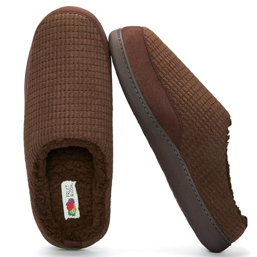 Fruit of the Loom Men's Memory Foam Slippers - Fleece Waffle Clog - Indoor/Outdoor, Pantuflas Machine Washable - Brown - SMALL