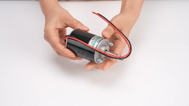 Mini Moteur DC 12V/24V Aimant Permanent Réversible CW/CCW – Haute Vitesse, Support Inclus, Pour DIY & Générateur