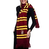 Generosamente proporcionado para adaptarse a todos los tamaños, desde Dobby el elfo de casa hasta Hagrid el medio gigante. Esta bufanda mide 25 cm de ancho y tiene una impresionante longitud de 160 cm, con 8 cm adicionales de borlas en cada extremo.