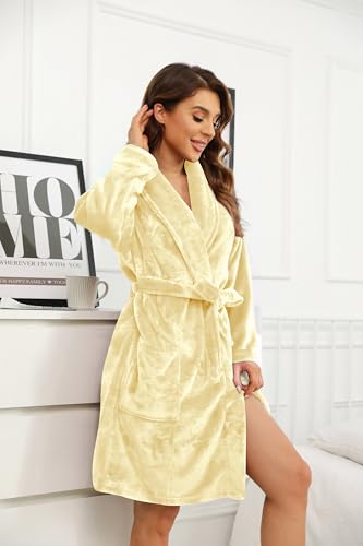 Image of U2SKIIN Women Fleece Robe, Short Cozy Plush Robes for Womens Soft Shawl Collar Warm Spa Bathrobe