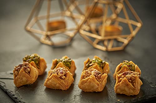 Image of SMOOR SHAUQ Baklava Box | Artisanal Turkish Delight | Tasty & Crispy | Luxury Gift Box | Perfect for Birthday,Anniversary,Christmas,New Year Gifting & Snacking | 352gm