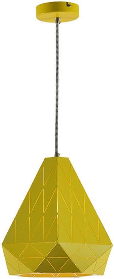 Lanterne moderne noire suspendue pour illuminer chaleureusement l'escalier d'entrée