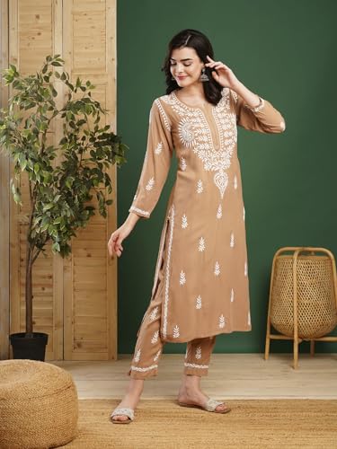 Image of BHARVITA Women's Cotton Blend Lucknowi Embroidered Chikankari Straight Kurta, with Pant Set