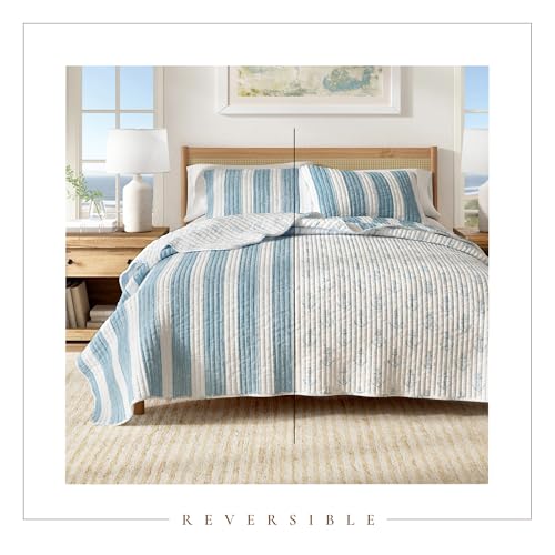 Image of Great Bay Home Full /Queen Coastal Quilt Bedding Set, Summer Coastal Quilt with Shams, Beach 3-Piece Reversible All Season Bedspread Quilt Set. Lightweight Nautical Quilted Coverlet. Blue.