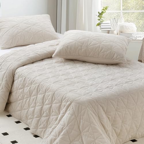 KASENTEX Velvet Quilt Set Twin Size, Luxury Velvet Bedding Set 68"x 86", Lightweight Geometric Stitched Bedspread Coverlet with 2 Pillow Shams, 3 Pieces Twin Quilt Set for All Season, Khaki