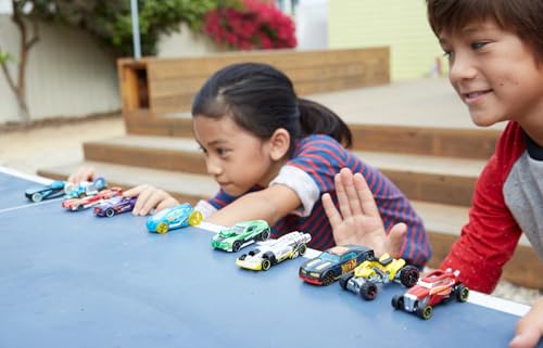Hot Wheels 5 Car Gift Pack, Metal Cars (Styles May Vary) Multicolor