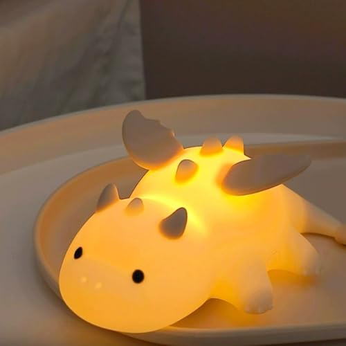 Materiali di Alta Qualità: Questa luce notturna a forma di drago è realizzata in silicone di alta qualità, privo di BPA, ed è eccezionalmente morbida, inodore e delicata sulla pelle. Sicura per neonati e bambini, piacevole al tatto e ideale come luce notturna nella cameretta dei bambini, coniuga perfettamente sicurezza, qualità e un design accattivante.