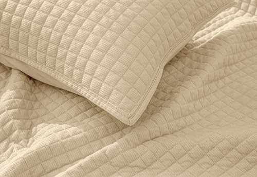 Image of Wonderful 3 Piece Waffle Weave Quilt Set King Size, Beige Lightweight Bedspread Coverlet for All Season, Ultra Soft Microfiber Bedding Set with 2 Pillow Shams, Waffle Pattern Quilted Design 104 inchx94 inch | Breathable & Cozy