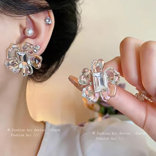 Boucles d'oreilles stud fleur chic pour mariage et soirées d'été