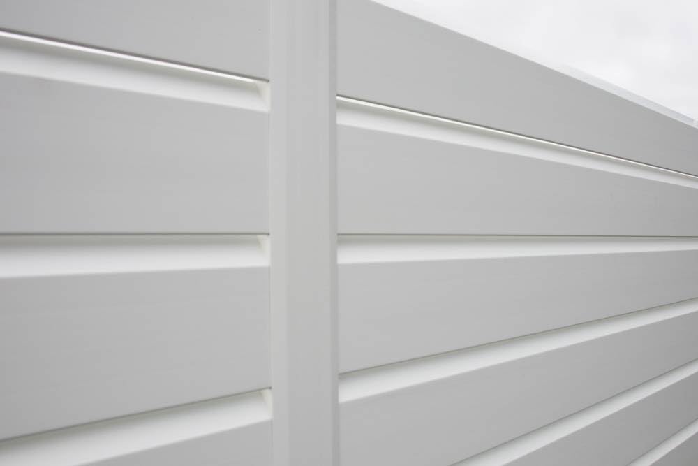 Kit De Départ Clôture PVC Blanc Brise-vue – 1,50 M X 0,98 M – Pour Jardin, Balcon, Terrasse – Facile à Monter
