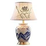 porcelaine bleue et blanche peinte à la main, peintures d'appréciation en porcelaine, beau fond blanc bleu et blanc, mélangeant la conception artistique, peintes à la main avec un paysage, de belles lignes, agréables à l'œil.
