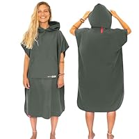 AUTDOOR® Mikrofaser Badeponcho Damen & Herren - nachhaltig aus 100% recycelten PET-Flaschen - Handtuch als Umziehhilfe für Strand und Wassersport - schnelltrocknend & kompakt (Medium, Grün)