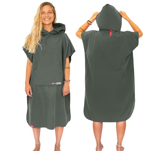 AUTDOOR® Mikrofaser Badeponcho Damen & Herren - nachhaltig aus 100% recycelten PET-Flaschen - Handtuch als Umziehhilfe für Strand und Wassersport - schnelltrocknend & kompakt (Medium, Grün)
