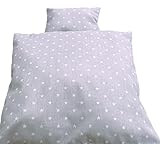 Bitte lassen Sie Ihr Kind beim Spielen mit der Puppenbettwäsche nicht unbeaufsichtigt. Regelmäßige Überprüfungen auf Abnutzung und Beschädigungen sind ratsam, um die Sicherheit zu gewährleisten.