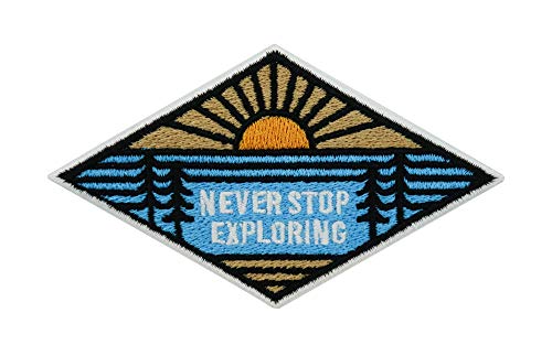 Adventure Collection: Never Stop Exploring Berge mit Sonne und Bäumen Patch zum Aufbügeln | Outdoor Wandern Patches, Bügelflicken, Flicken, Aufnäher auch geeignet für Rucksäcke Finally Home