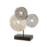 decoracion etnica online Figura de mandala de color dorado fabricada en resina con tres circulos asimetricos con decorados étnicos de tonos beige y marrones , acabada en blanco patinado con base rectangular negra de pedestal .