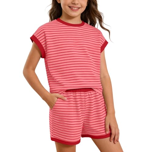 Conjunto veraniego informal para jugar en el parque con shorts