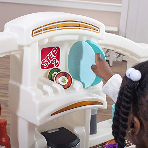 Step2 Fun with Friends Kitchen Spielküche in Braun | Spielzeugküche für Kinder mit 40 teiligem Zubehör Set inkl. u.a… – Bild 8